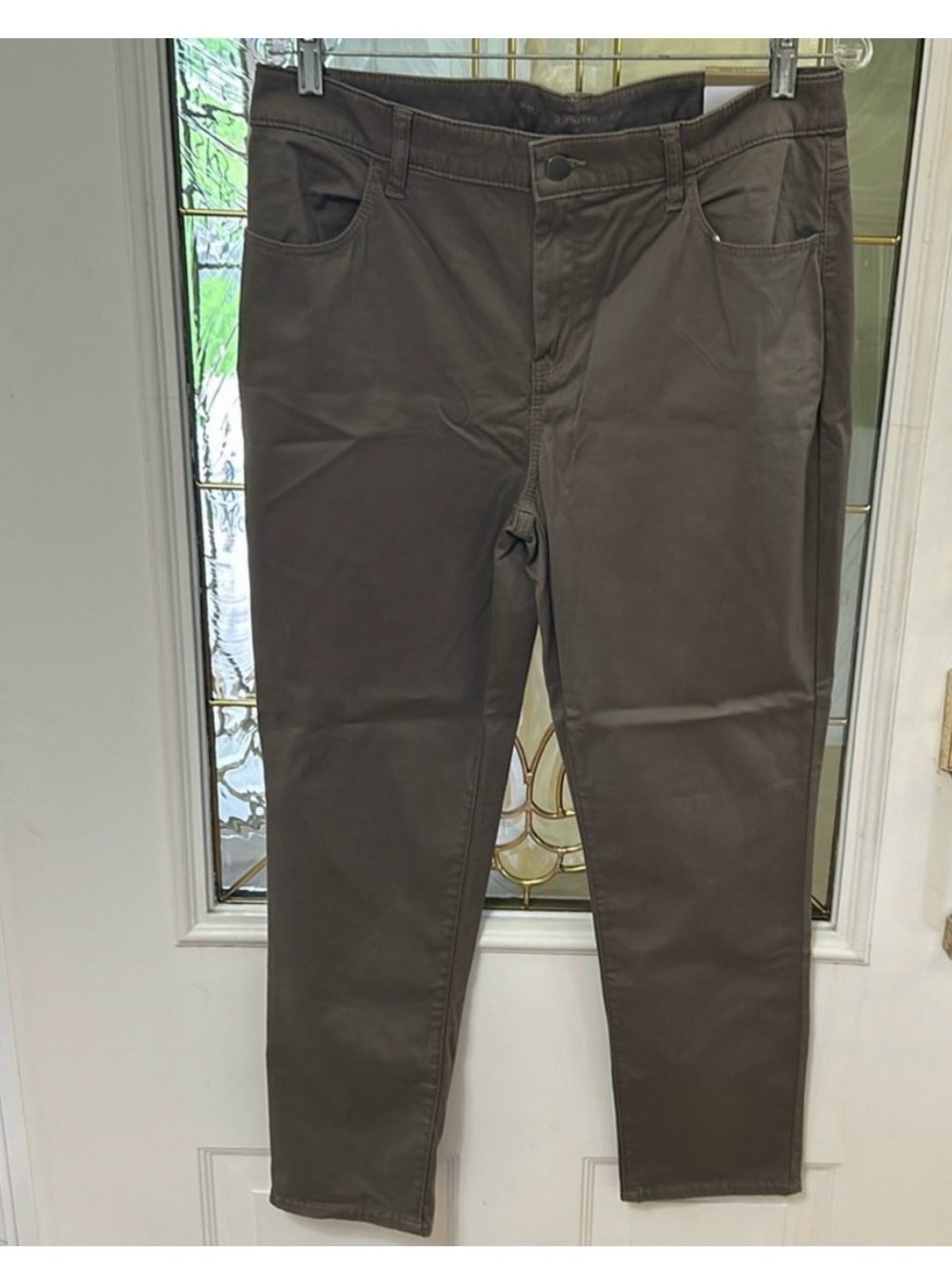 NWOT. Chico’s girlfriend slim leg ankle pant. 1.5= size 10